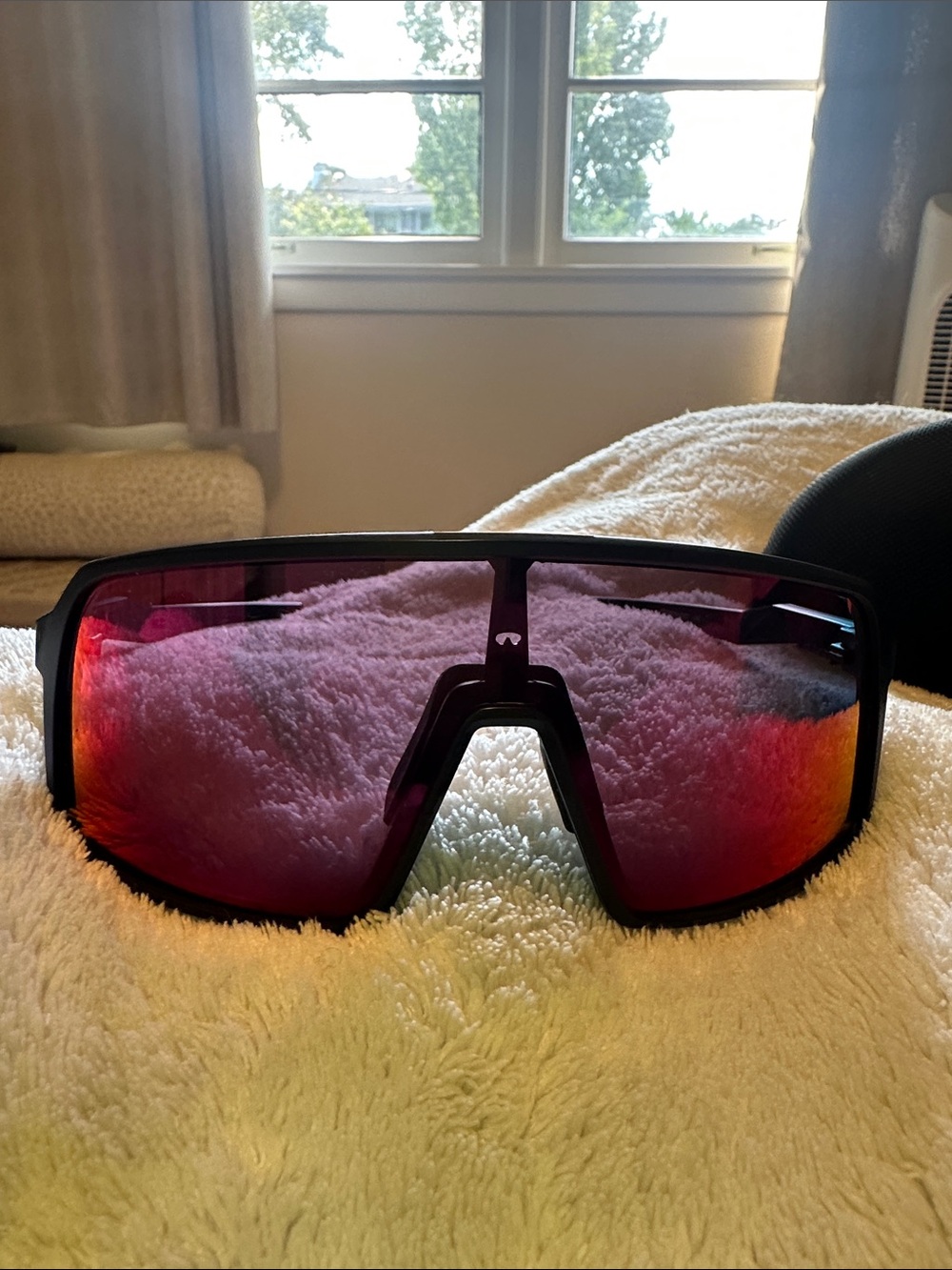 Oakley Shield Sunglasses with Pink-Red Mirrored Lens and Black Frame - Picture 7 of 8